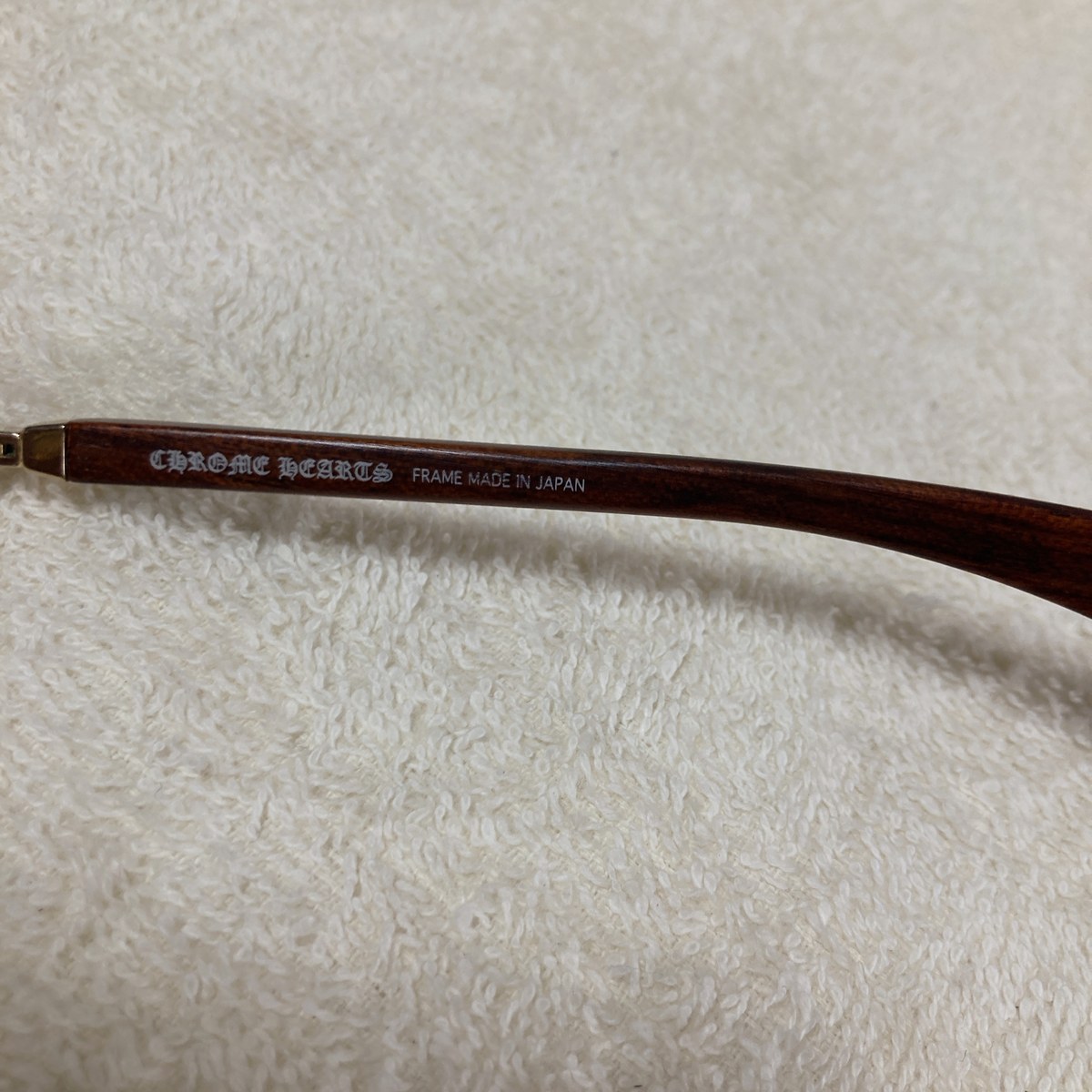 テンプル内側の刻印。CHROME HEARTS FRAME MADE IN JAPAN
