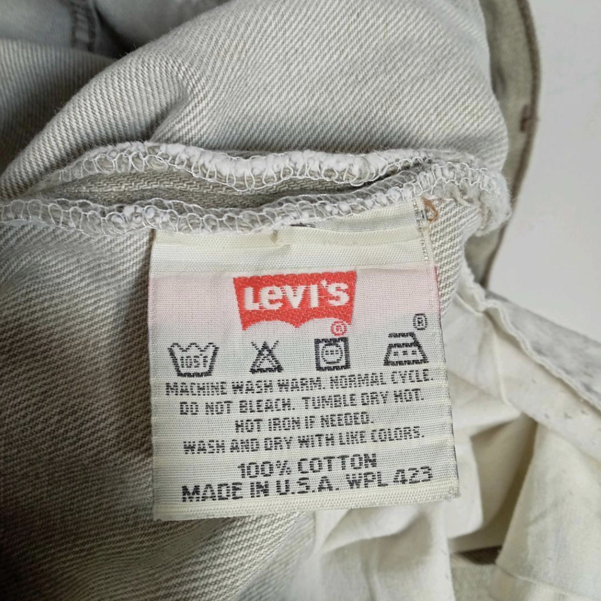 Levi'sの洗濯タグ。MADE IN U.S.A. WPL 423、100% COTTON